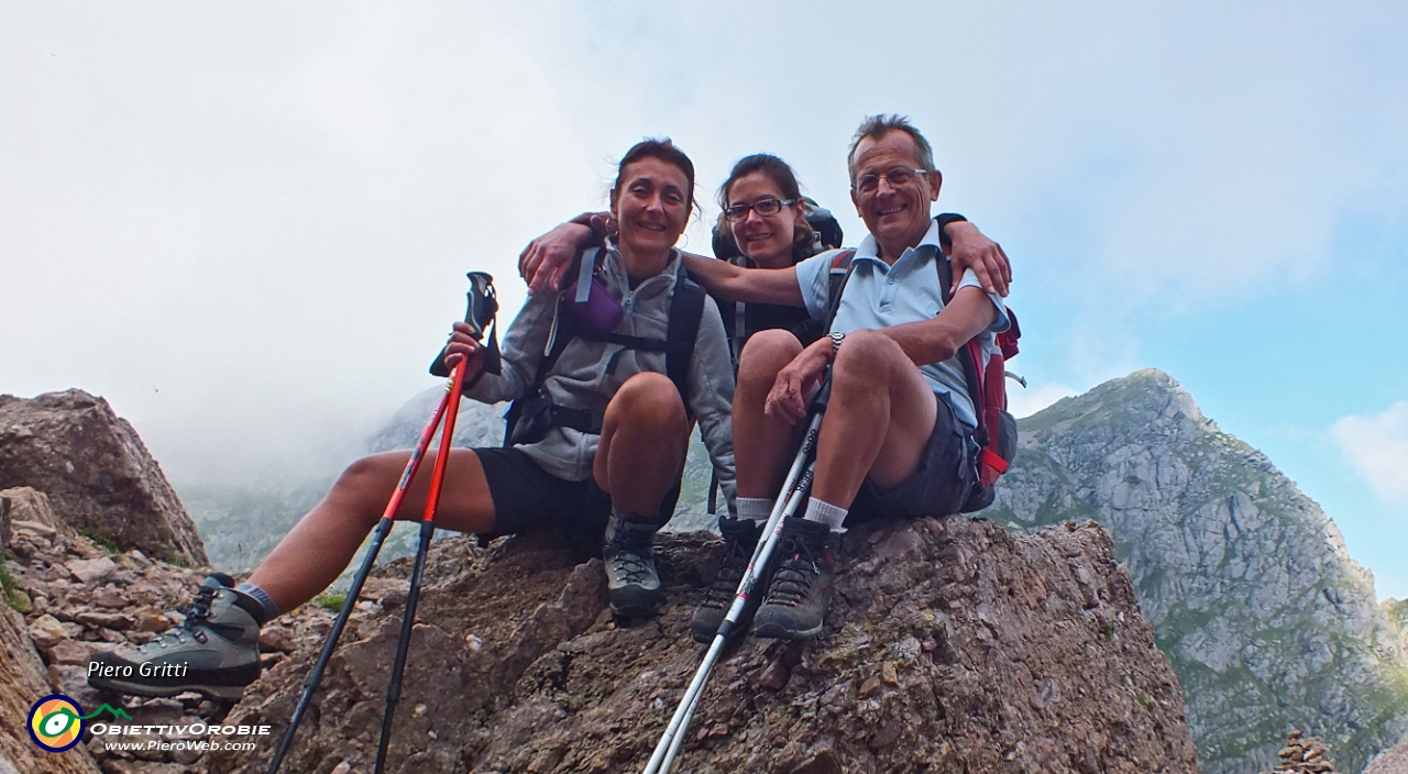 66 alle spalle il Pizzo Paradiso  col sole....JPG